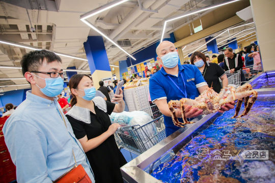我们需要精心策划现场的照片直播拍摄角度和照片后期处理