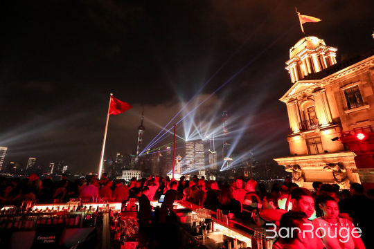 通过照片直播，我们可以记录第一排、最前沿的视觉特效