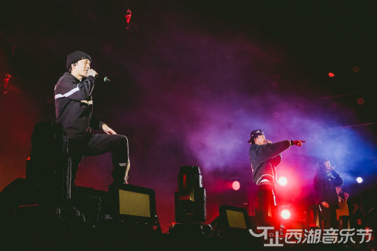 现场照片直播让观众全面了解活动内容