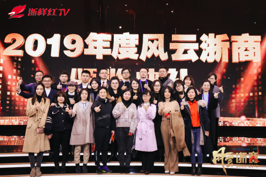 确立拍摄团队，指导和督促摄影师完成拍摄任务