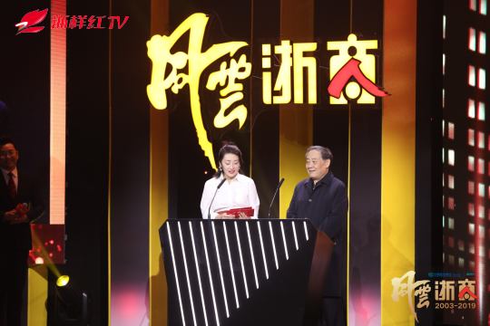 建立现场照片直播团队，协同配合完成拍摄
