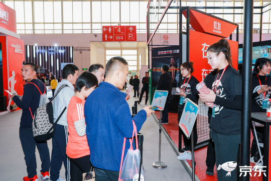 设计活动logo和宣传海报，将活动信息推送给全球用户