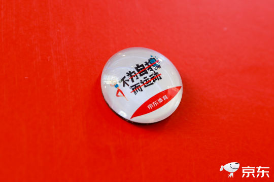为各个参赛组别制定训练计划，确保参赛者体能充足
