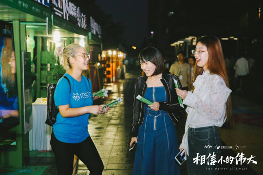 为参观者提供全方位照片拍摄、编辑和处理服务