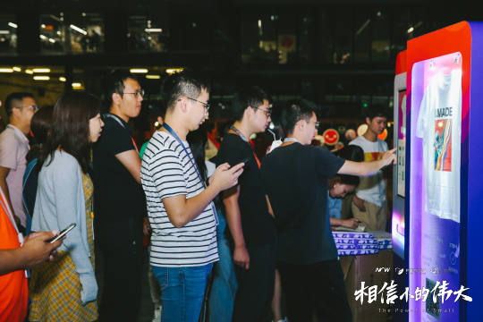 活动现场照片直播不仅是记录时刻的工具，也是让您的活动更具现代感和影响力的绝佳方式