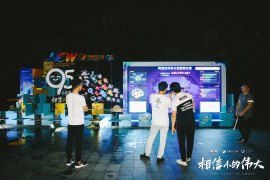 提供在线编辑工具，让参观者能够调整和美化自己的照片而无需离开活动现场