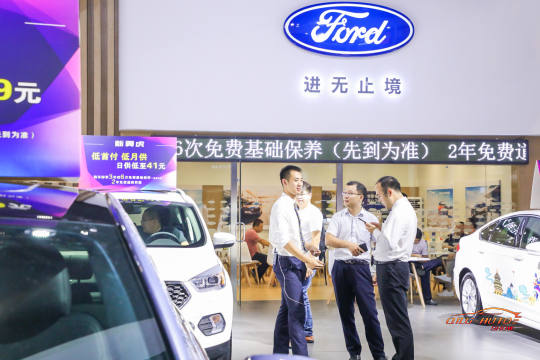 就停车、设施、资讯等方面提供详细的指南手册和地图供观众下载