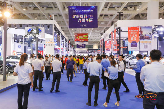 在展览现场提供足够的垃圾桶，进行环保处理