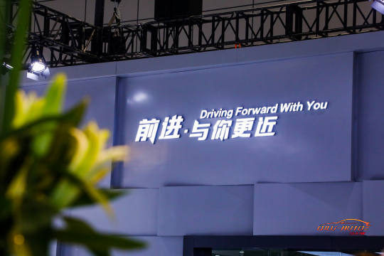 建立流畅的访客咨询机制和服务中心，确保现场顺畅进行