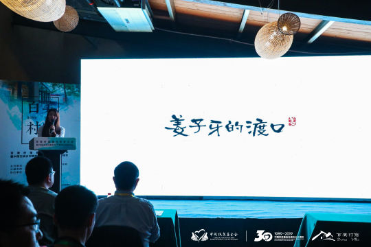 充分准备现场工作人员，帮助解决现场出现的问题