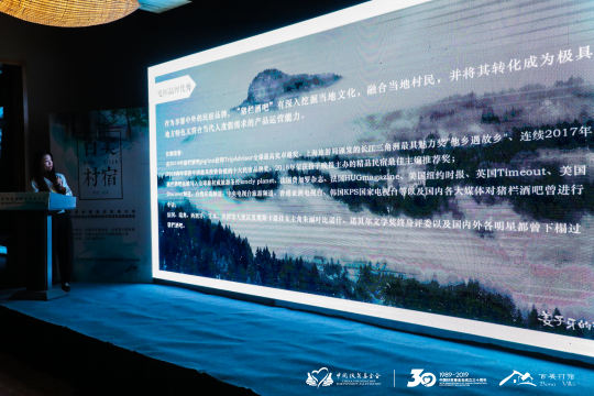 确定活动的议程和计划，确保活动进展顺利
