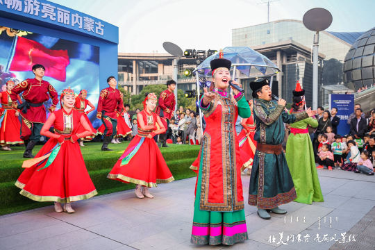 乌兰牧骑作为内蒙古的代表，在本次活动中发挥了重要作用