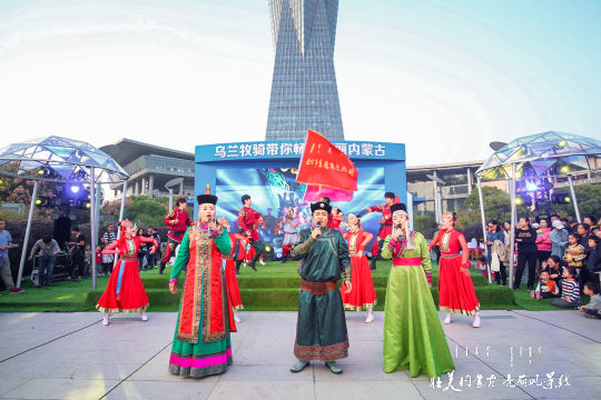 乌兰牧骑将继续推动内蒙古文化旅游的发展，开拓更多新的市场
