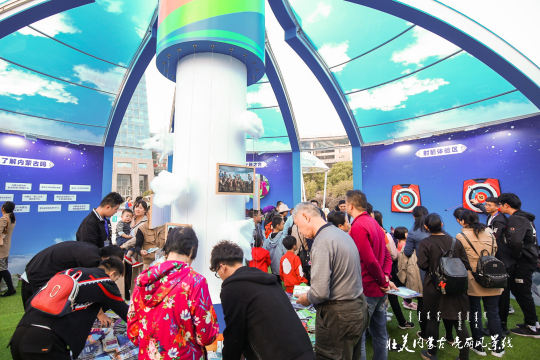参与者可以分享活动过程中的照片，获得奖品送给家人朋友