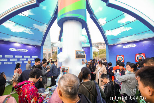 现场直播让所有人都能够获得最前沿的美图资源