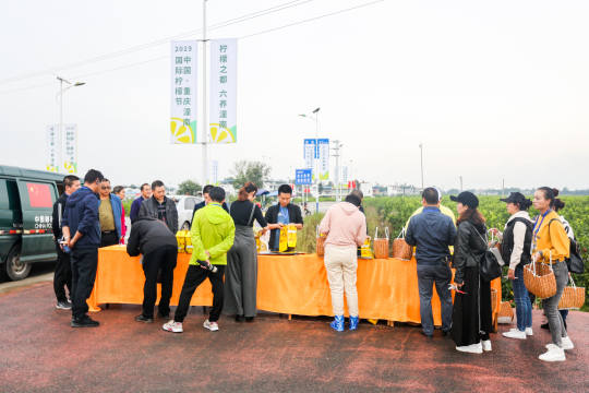邀请知名主持人国华为现场助阵