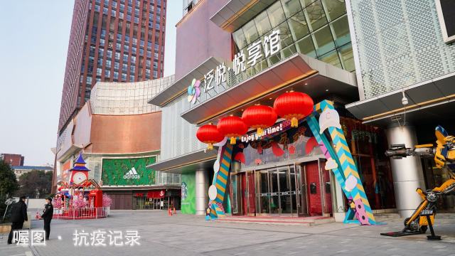 设计打印纪念照片区，供参与者获取纪念品，并动员参展企业机构协同推广