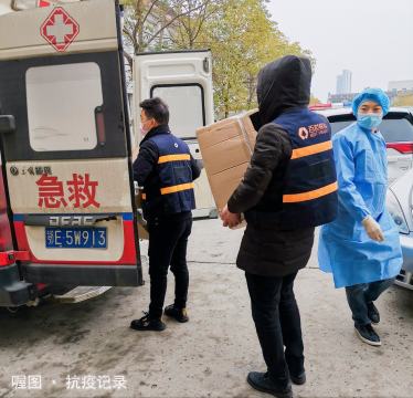 我们致力通过照片直播记录历史事件