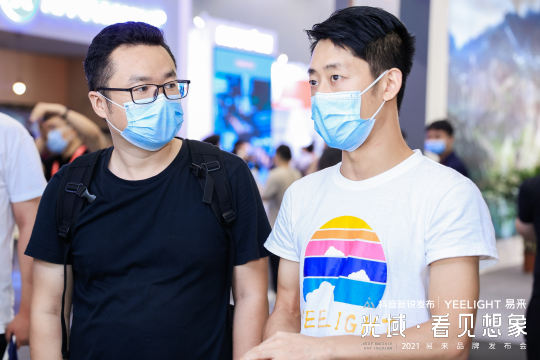 设计精美的活动手册、背景墙，充分展现易来品牌的专业形象