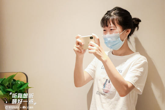 策划精彩的开场表演，引发观众的热情和期待。