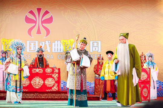 通过活动现场照片直播的方式在社交媒体平台达到更多观众