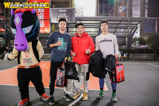 让我们的服务团队用专业的视角呈现潮流趴的气息