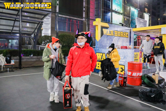 同时在多个直播平台提供一键分享的功能，让更多人共享潮流