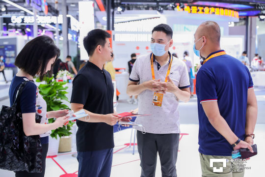 安排垃圾清理和环保计划管理