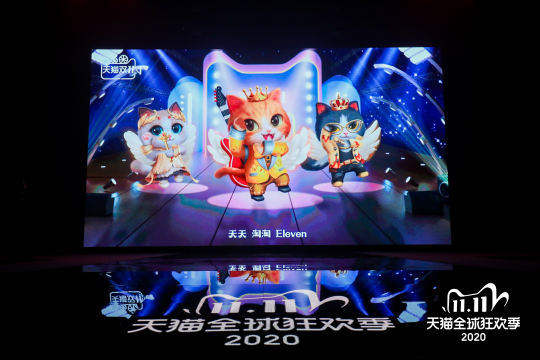 我们在活动现场设立特别展览来介绍照片直播技术