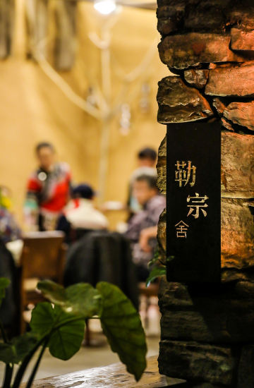 选择最美的路线和景点，以展示中国的自然风光和文化遗产