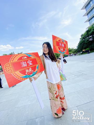 嘉宾邀请、场地租赁、餐饮安排等事项着手筹备