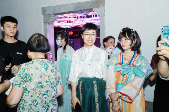 安排电子商务及创业会展活动