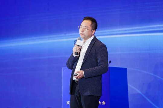 安排专业评审团，评选出本次大会的最佳照片直播案例。