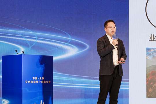 组织参观考察活动，让参会者深入了解太原的旅游景点和项目。