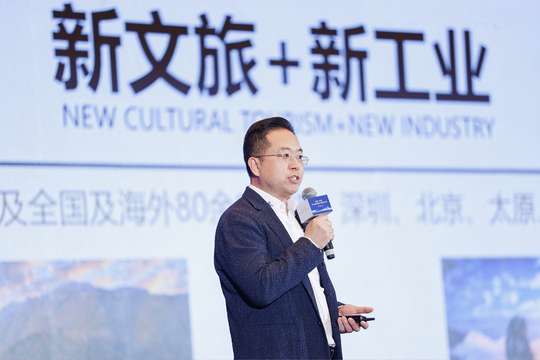 安排专业讲座和论坛，探讨旅游产业的创新与发展。