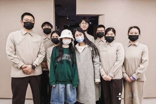 设立茶道表演区域，展示传统茶文化的魅力。
