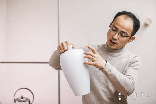 打造舒适的观展环境，让观众沉浸在茶文化的氛围中。