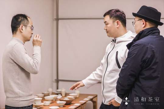 照片直播活动现场，向全球观众传递清和茶室 (古北店) 开幕活动的精彩时刻。