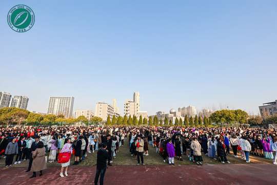 活动现场的音乐和舞蹈表演让人眼前一亮，引发观众共鸣。