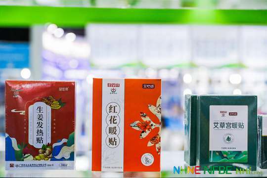 举办专业培训课程，提升参会者的专业知识和技能。