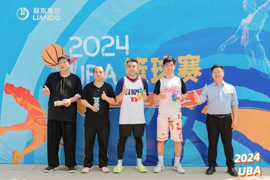 精心准备比赛奖杯和奖品，鼓励参赛队伍取得优异成绩