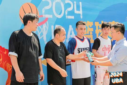 安排篮球明星见面会，增加活动的亮点