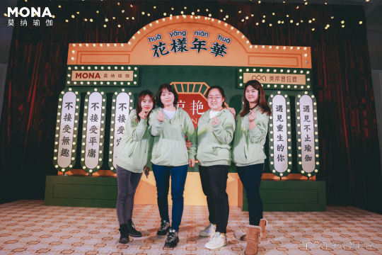安排现场服务人员，并进行专业培训