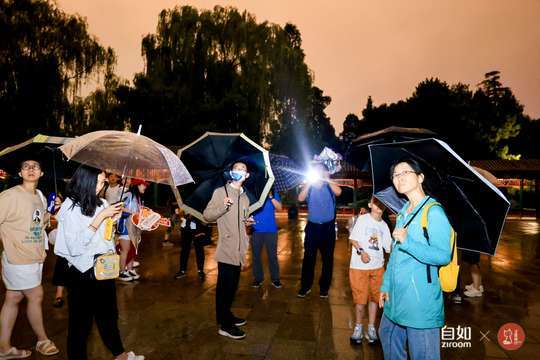 活动旨在融合城市风貌与先进科技，展示照片直播的无限魅力