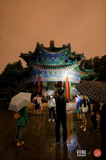 参与者可以通过手机或电脑实时观看和分享活动的精彩瞬间