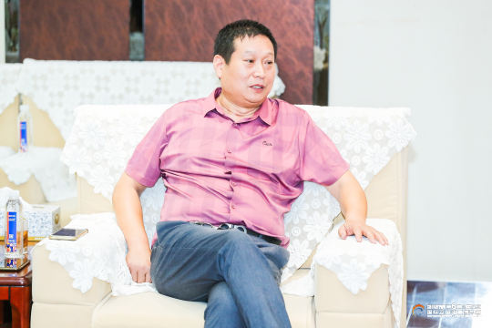 现场解说，为观众提供详细的展品解说