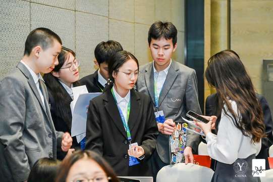 设置社交活动环节，促进与会者之间的交流和合作