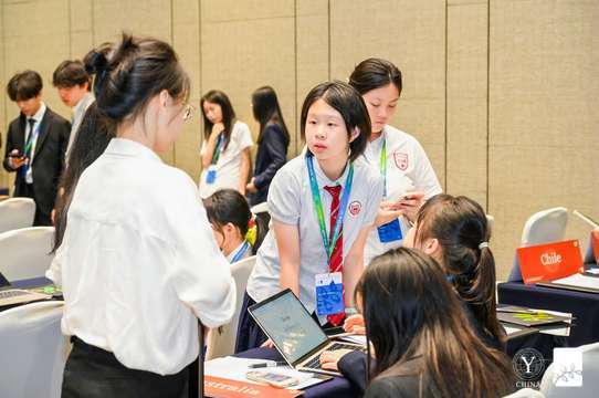 邀请知名专家和学者担任主讲嘉宾，分享最新研究成果