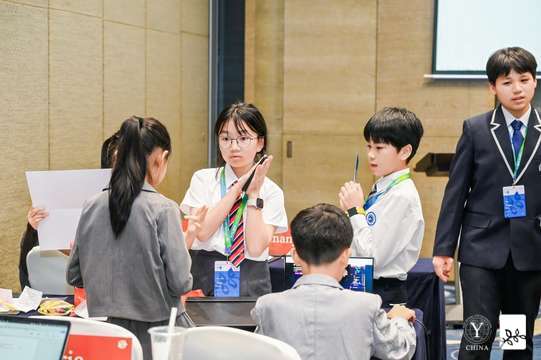 设计精美的会议资料和纪念品，留作参会者纪念