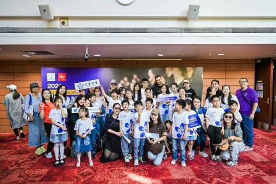 设立交流区域，让参与者和观众可以互相交流互动